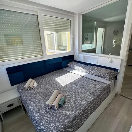 First Line 2br With Pool In Center Of